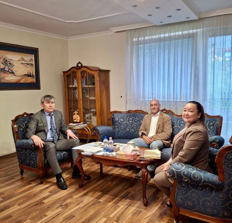 Казахстан и Bábolna TETRA обсуждают создание племенного репродуктора в сфере птицеводства